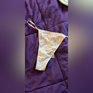SKIMS T-String Thong (3 XL)
